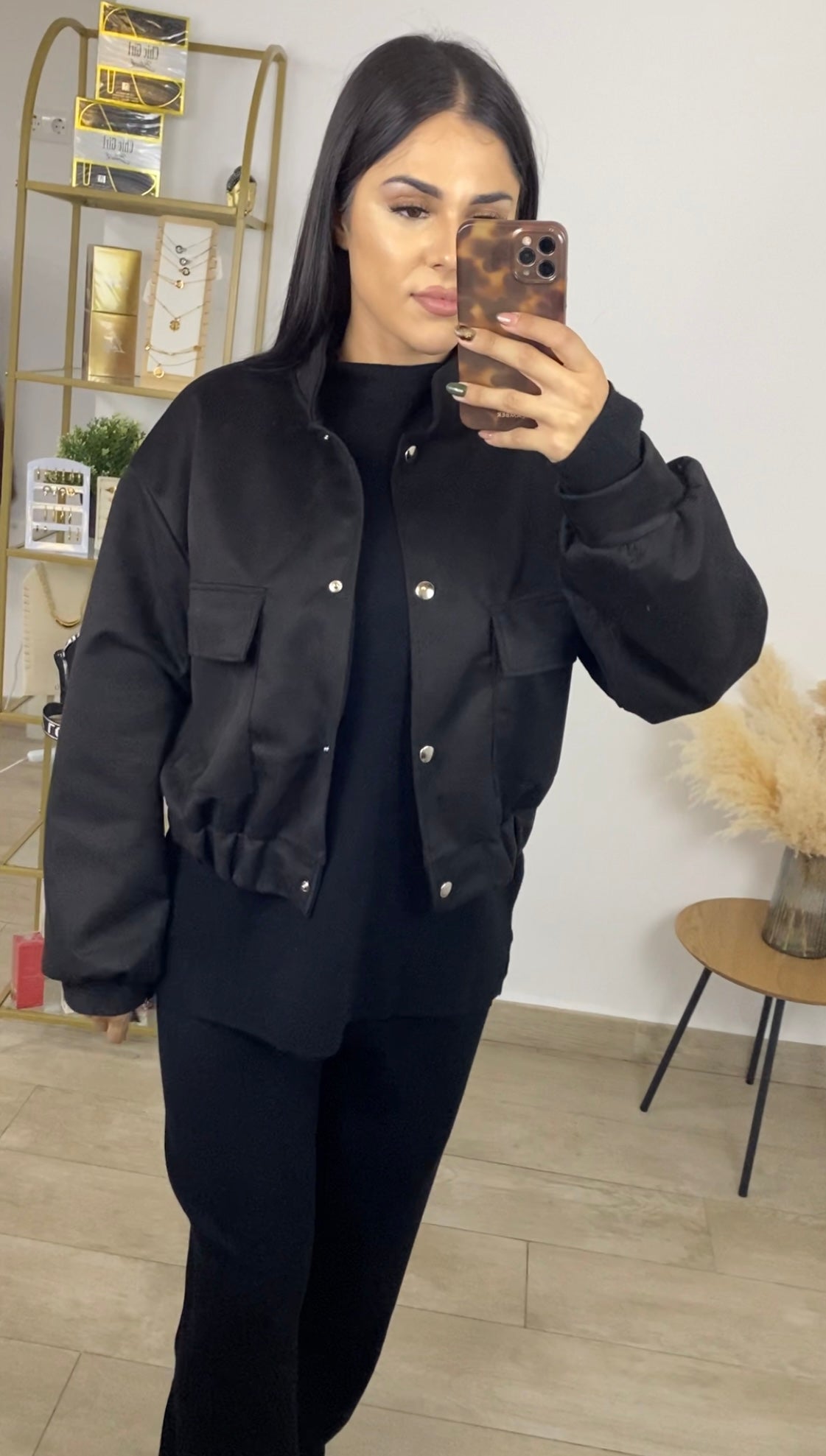 Bomber antelina negra