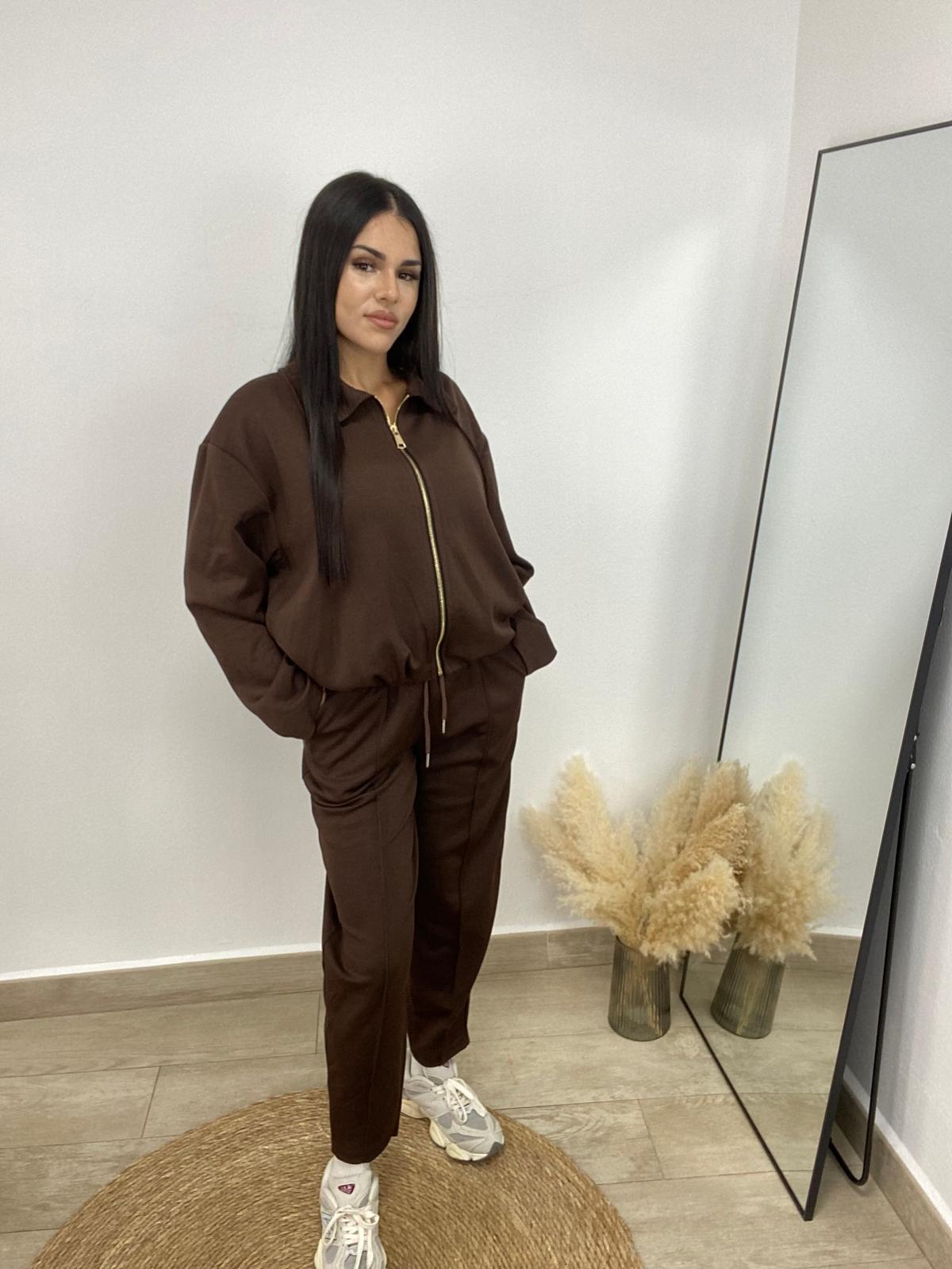 Chandal marrón